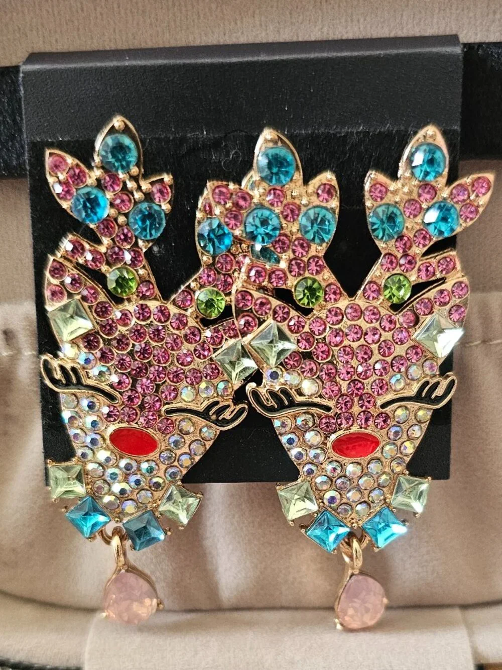 🦌 NWT Colorful Rhinestone Reindeer Statement Earrings – Gold Tone Christmas🎄🦌